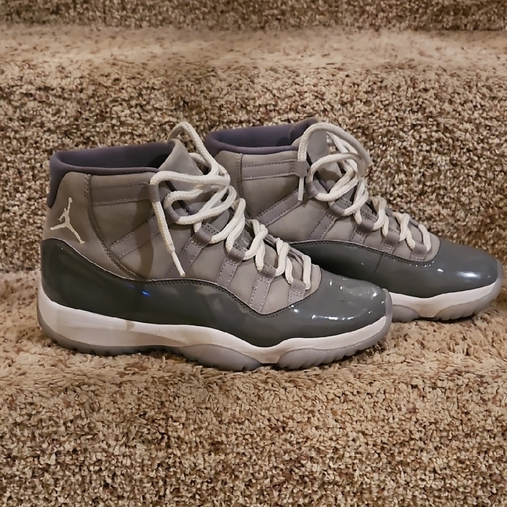Jordan Men's Gray and White High-Top Sneakers